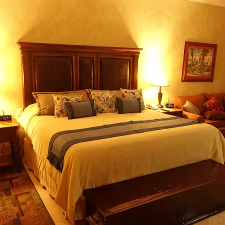 UNBELIEVABLE VIEWS-EXTRA LARGE BALCONY FOUR LOUNGE CHAIRS 3 KING BEDS