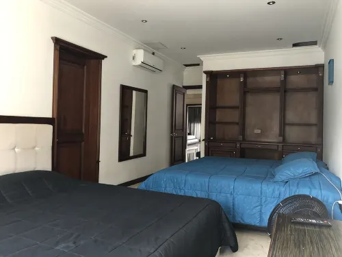 Beautiful big house, near restaurants, unicentro, jardín plaza and more. - 방갈로