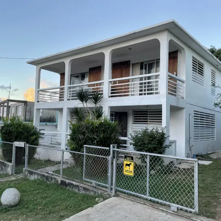 Best Location, Caribbean views, Off street parking, walk everywhere.