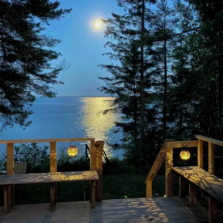 All season cottage with sauna overlooking the private beach on Lake Superior