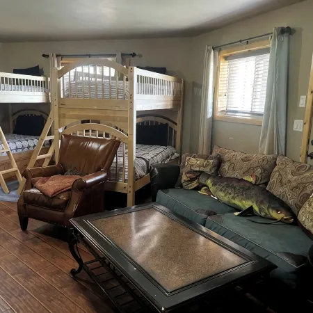 Private Luxury Cabin on 5 Acres, 4Bd 2.5ba Perfect Base Camp to N. Parks!