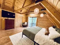 New Listing! Lakefront Cabin | Lake Norman | Sleeps 10 | Large Deck | Kayaks! - Balkoner