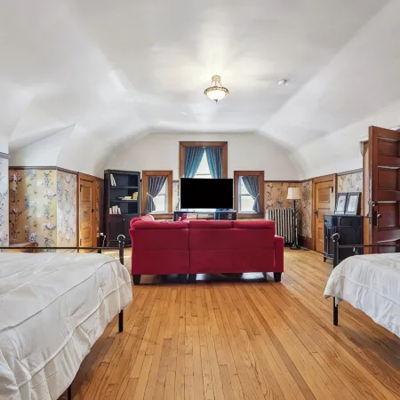 Stone Cliff Manor- historic home with unique history.  Perfect for large groups