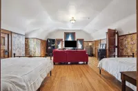 Stone Cliff Manor- historic home with unique history.  Perfect for large groups