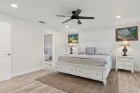 Charming, Fully Renovated  3bd/2bth house in awesome Vero Beach. Dogs welcome! - 4-Star