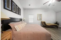 Beautiful Cozy home in The heart of Conroe Texas - 4-Star