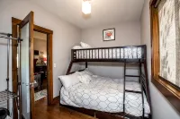 Whitefish Downtown Cottage on the River Trail with views of Big Mountain - Bungalows