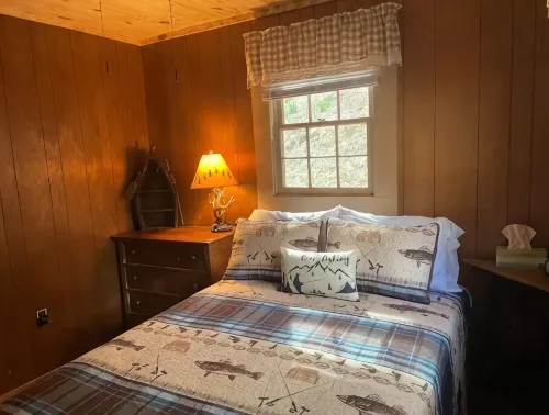 Cozy creek side cabin.  Pet Friendly.   Single Story, with ramp at entry - 무료 와이파이