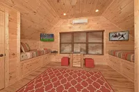 樂趣無窮-臨河小木屋，配有熱水浴缸、無陡坡道路、附近可垂釣