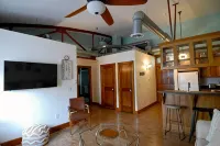 "Downtown Urban Loft Apartment" - Apartments