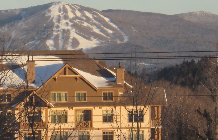 Newly Renovated 2BR - walk to lift;  walk to Stratton Village; easy parking