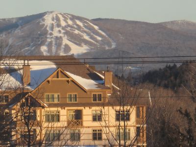 Newly Renovated 2BR - walk to lift; walk to Stratton Village; easy parking