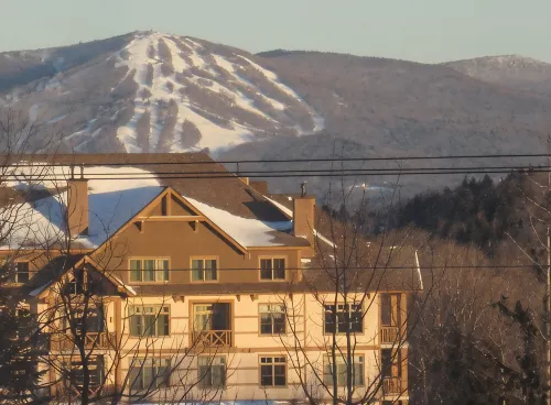 Newly Renovated 2BR - walk to lift;  walk to Stratton Village; easy parking - Boutique