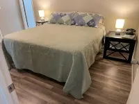 Adorable 3 bedroom attached cottage in quiet spot. - Wifi