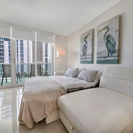 Luxe Hollywood Beachfront Condo