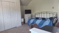 Spacious four bedroom house -walking distance to Lake Superior / Washburn shops - Wifi