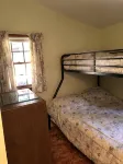 Rustic 2-bedroom cabin on Boyd Pond - Alphydda