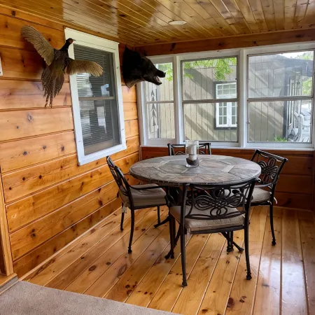 Cozy Cabin with beautiful view of Lake Michigan. Pet Friendly