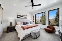 Blue River Views - Mountain/Modern with Private Hot Tub - Wifi