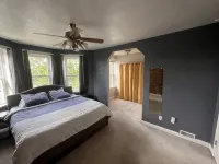 Beautiful 4 bedroom Home by the Hill - Privacy Fenced Backyard and Fast Internet - Jacuzzi