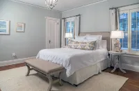 Beautiful Bright 6 bedroom home in the heart of Buckhead - บังกะโล