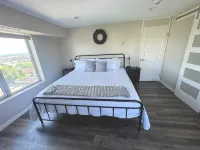 2B-2B centrally located in Omaha with skyline balcony views. - Balkoner