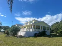 Escape House on Green Turtle Cay is the Perfect Island Getaway w/Deep Water Dock - 3-stjärniga