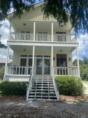 A Fishing and Swimming Paradise . Top Tier Lakeside House to Enjoy - 3-Star