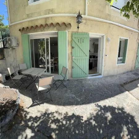 Joli Appartement Rénové de 55m2. Parking Gratuit