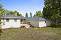 Timeless Comfort: Unwind in Our Remodeled 3 bedroom Retreat - 3-Star