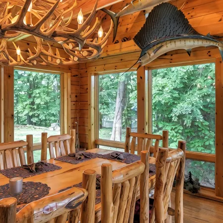 NEW! FOLEY'S LOG CABIN with Hot Tub