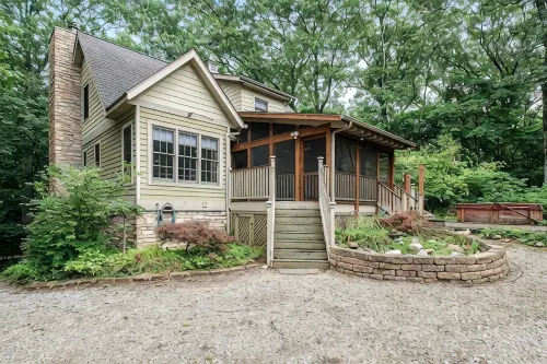 Private Forest Road to Upscale Lodge w/ Hot Tub, Sauna, Golf Cart, Bocci Court - Homestays
