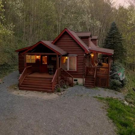 Long Mtn. Views - Covered Porch - Rockers - Fire Pit - Gated - Clean - 5 Stars!