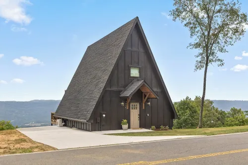 Mountain’s Edge by Appalachian A-Frames, Mountain View, Hot Tub, WiFi - Alphydda