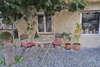 In the middle of Tübingen's old town - and live quietly on a sunny 65 sqm! -  Privatzimmer