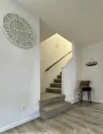 MKE River 3-LVL Townhouse 3BR+1.5BA with Parking for 2 Vehicles - Wifi