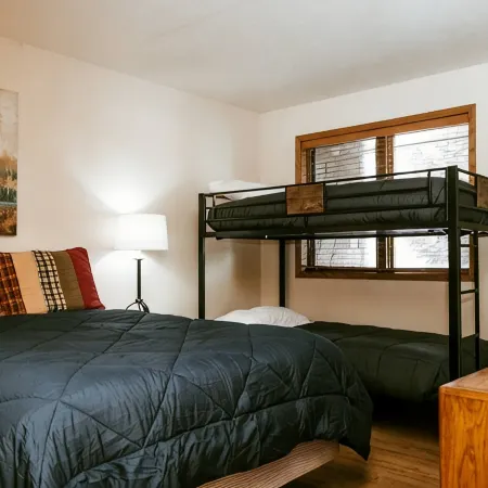 Just Listed! Mountain views, 5 min walk to lifts, 2-bedroom condo in Keystone