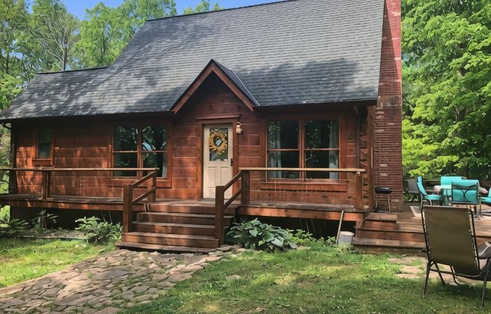 Bourbon Country Cabin<br loading=