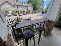 Townhouse in the West End steps from everything! Main St, Falls Park, Baseball - Country Houses