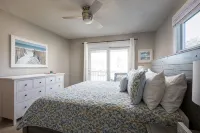 Updated, Corolla Home; 5 mins to Beach, Heated Pool, 2 Hot Tubs, Game Room - balcony