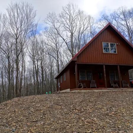 Cabin near Saxton/Raystown KOA and minutes from Trough Creek and Raystown Lake.