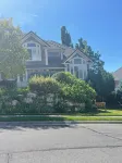 Sunset Views! Indoor Sport Court, Pool table, Golf Course, 12 min to downtown - chambre d’hôtes