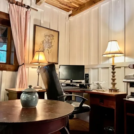 Rustic Historical Cabin Near Wineries & Gold Mines