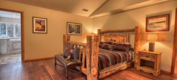 Shanks' lodge is the ultimate home in the woods for large groups. Hotels in Mariposa County