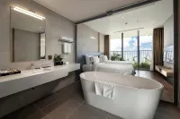 Condotel -Flamingo Cat Ba -H2302 By Ms Nga - Infinity Pools