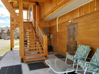 Views of the Mountain from the private decks of this upstairs condo. - 3 stjerner