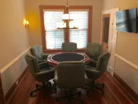 The Craddock - Tufts Home & Antique Carriage House - 6BR 5.5 Baths - Sleeps 12+ - Wi-Fi