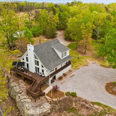 Secluded Mountain House on 12 acres w/ Pond! 20 min to downtown Chattanooga!