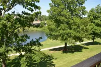 Walk In Level - Beautiful/Clean/Recently Remodeled 1BD/1BA at Pointe Royale - con encanto
