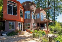 Palazzo Marzino Luxury in the Redwood Tree Tops RR Valley Views + Pool & Hot Tub - Private Pools